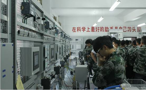 走進校園，共筑未來 新生實訓工廠、實驗室參觀與教育咨詢服務體驗